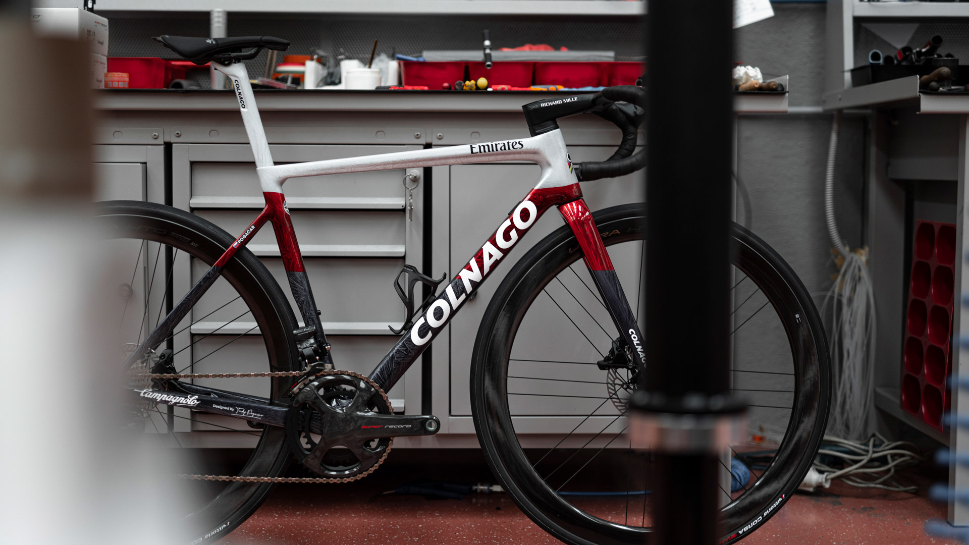 Colnago Ice & Fire V3RS - First to adopt digital passport powered by Blockchain