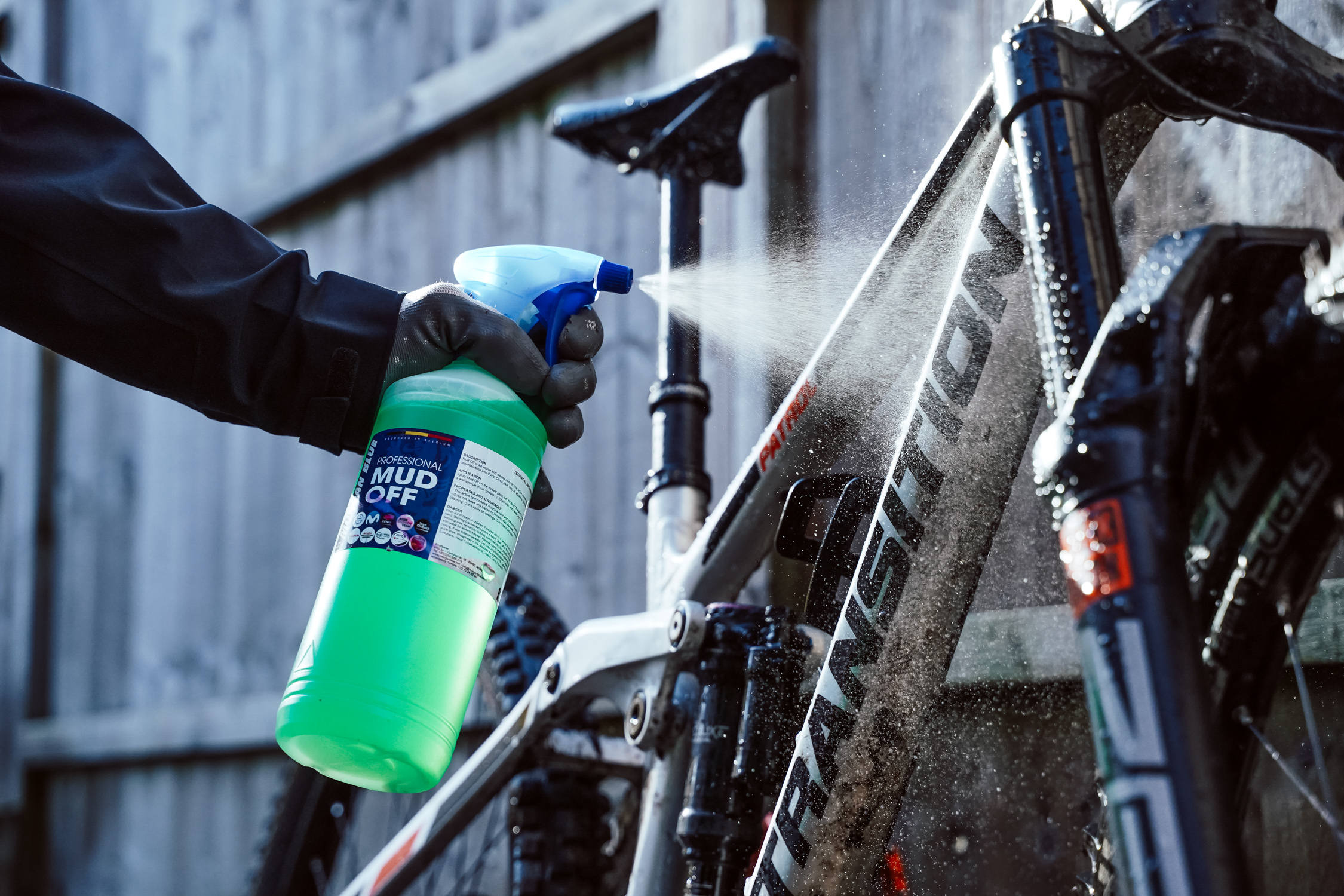 How to clean your mountain bike - Morgan Blue Mud-Off